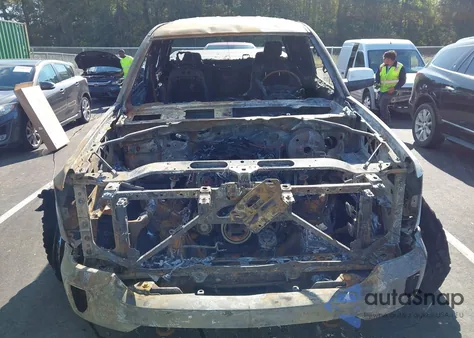 2018 Chevrolet Silverado 1500 2Lt из США, поврежденный, VIN 3GCUKREC9JG341509